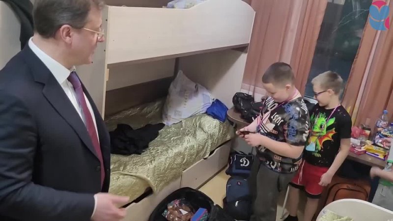 Губернатор Дмитрий Азаров встретил на самарской земле детей из Белгородской области